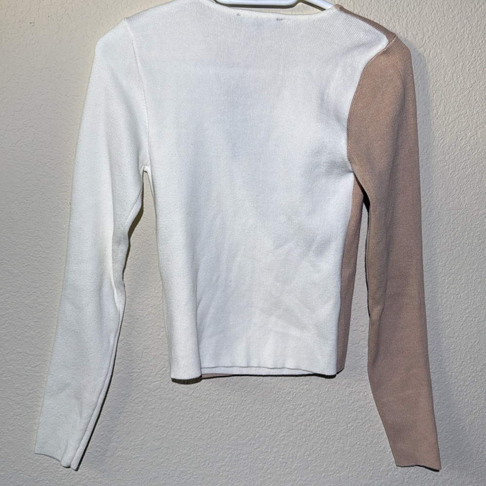 Lulu's Beige and White V-Neck Sweater - Picture 5 of 7